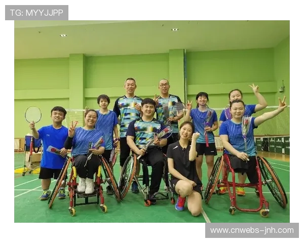 王小羽线下友谊赛火爆，72岁球迷远道而来切磋球技